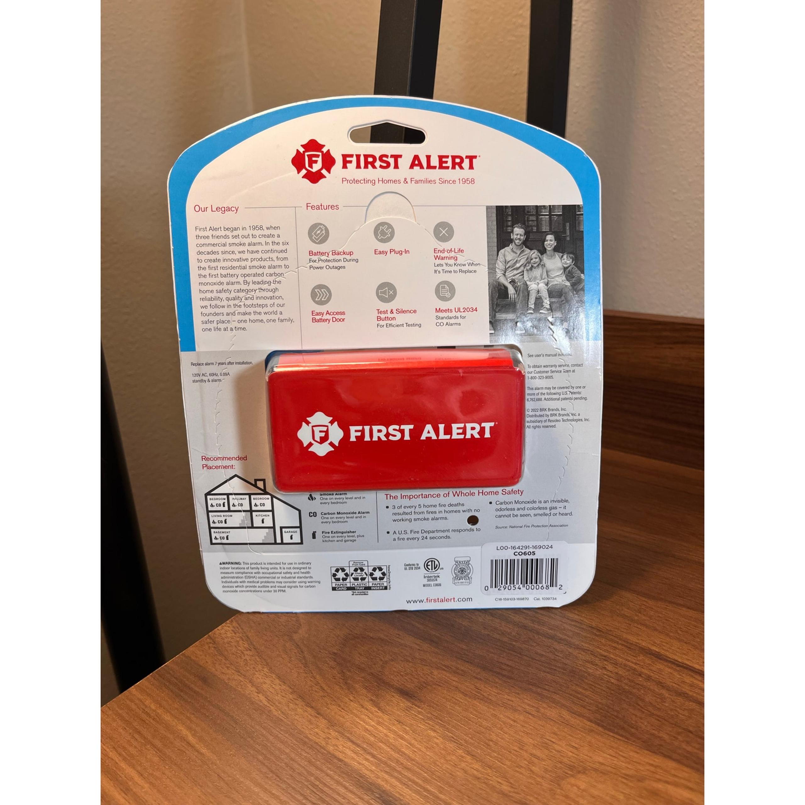 First Alert Carbon Monoxide Alarm Plug-In + Battery Backup CO Detector 1039734