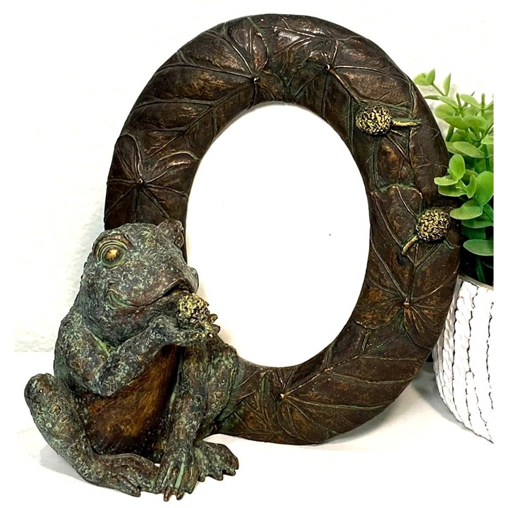 Frog Sitting With Oval Shaped Picture Frame Resin Photo Size 3x5