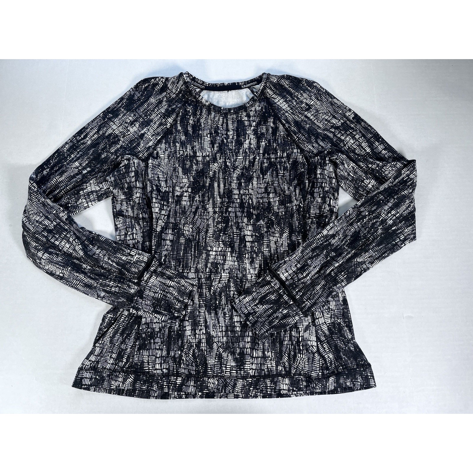 Lululemon It's Rulu Run Long Sleeve Size 8 Lino Slide Alpine Wht Blk