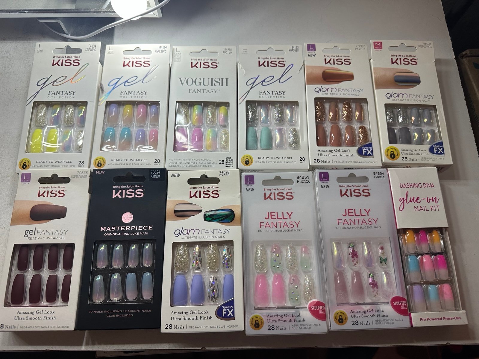 11 Kiss Press Ons Nails plus 1 Dashing Diva