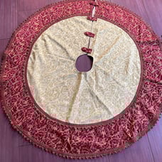 Vintage jacquard tree skirt