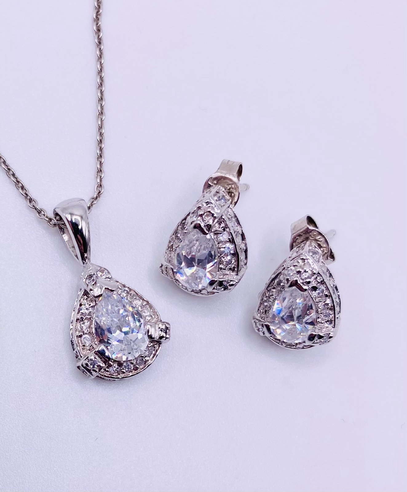 RSE 925 ITALY Silver CZ Teardrop Pendant Necklace Set w/ Matching Stud Earrings