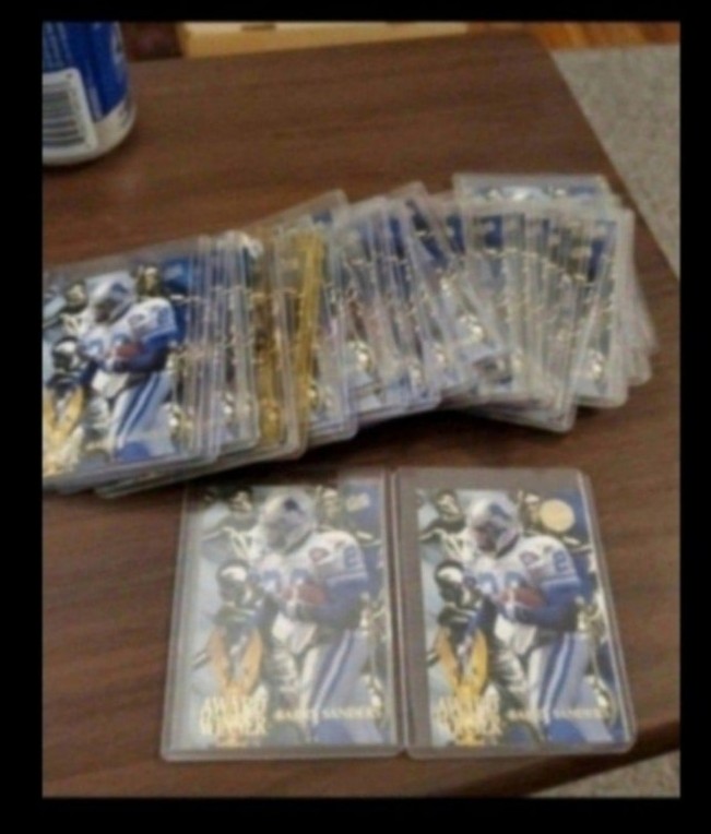 33 1995 Fleer Ultra ULTRA ACHIEVEMENT AWARD Barry Sanders includes 1 GOLD VERSIO