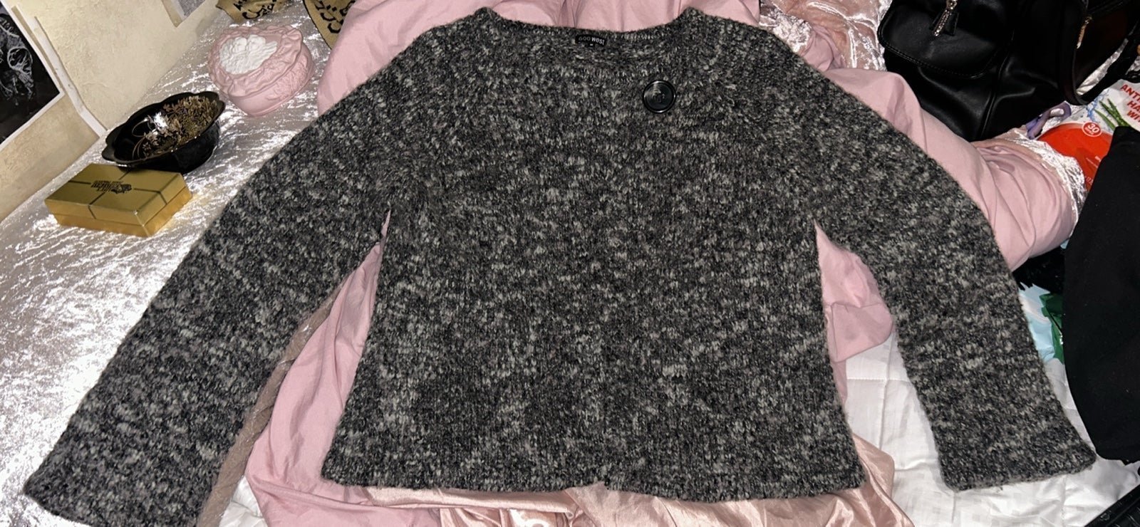 600 West Large One Button Long Sleeve Sweater