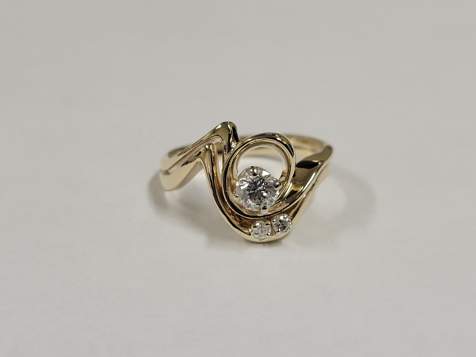 14k Vintage 3 Round Diamonds Ladies Yellow Gold Wedding Ring Solder Together
