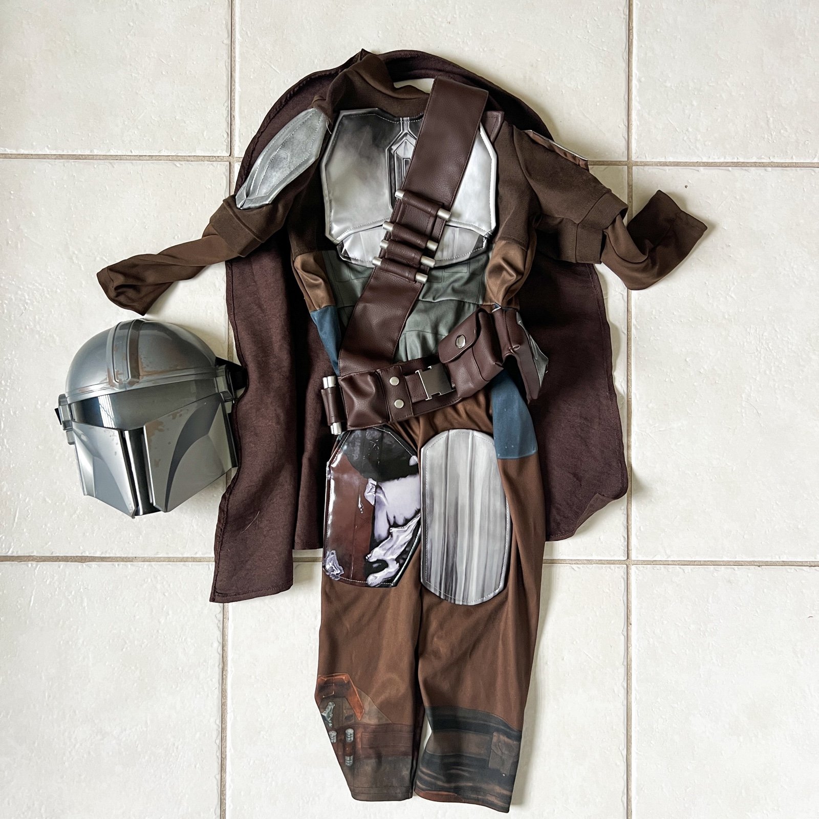 Star Wars Mandalorian Mando Halloween Costume Disney Store Delux size 3