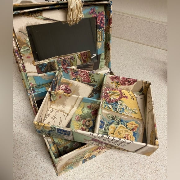 Ornate Keepsake | Jewelry | Trinket Box | Organizer