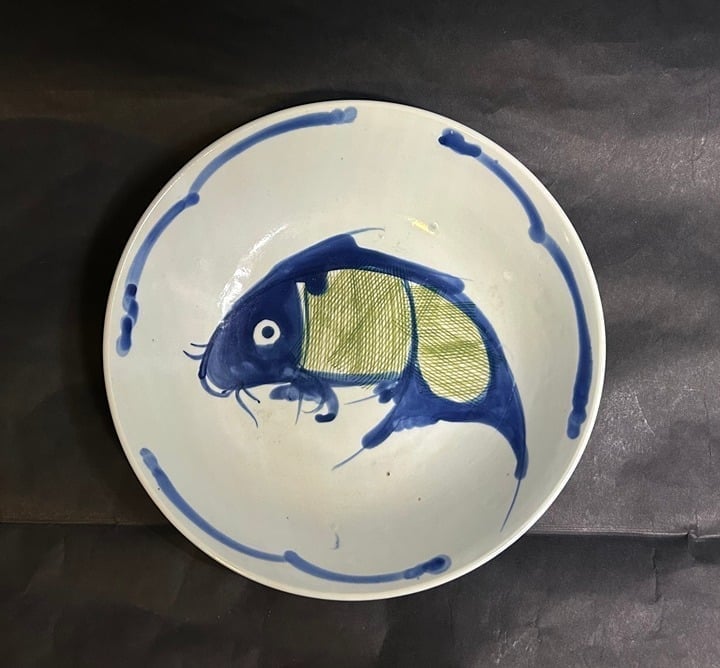 Antique Chinese Blue and White Fish Bowl 9.1 round
