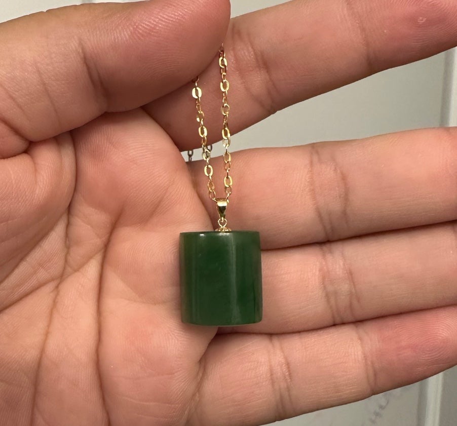18K gold with jade pendant necklace