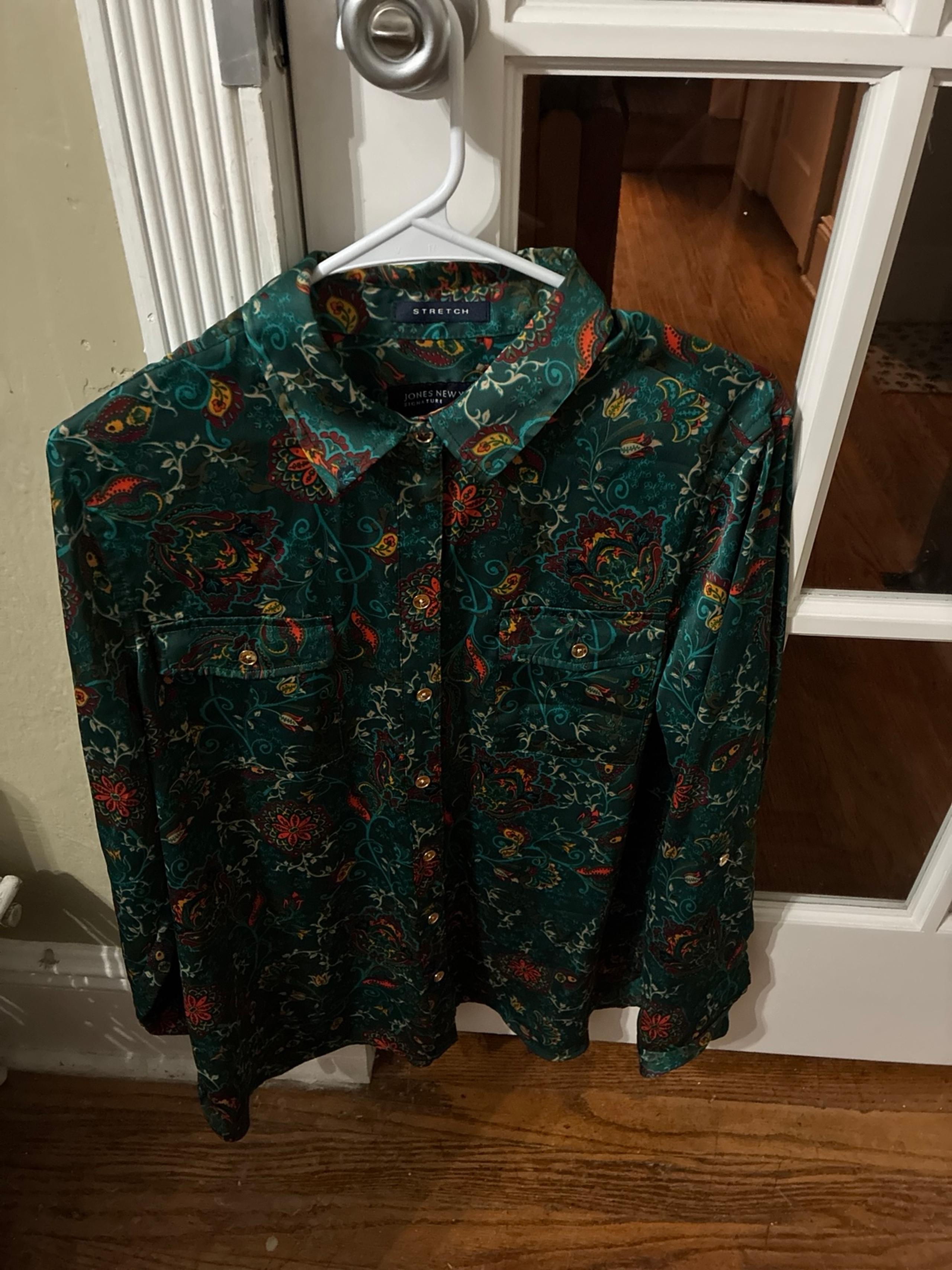 Jones New York Button Down Shirt Large