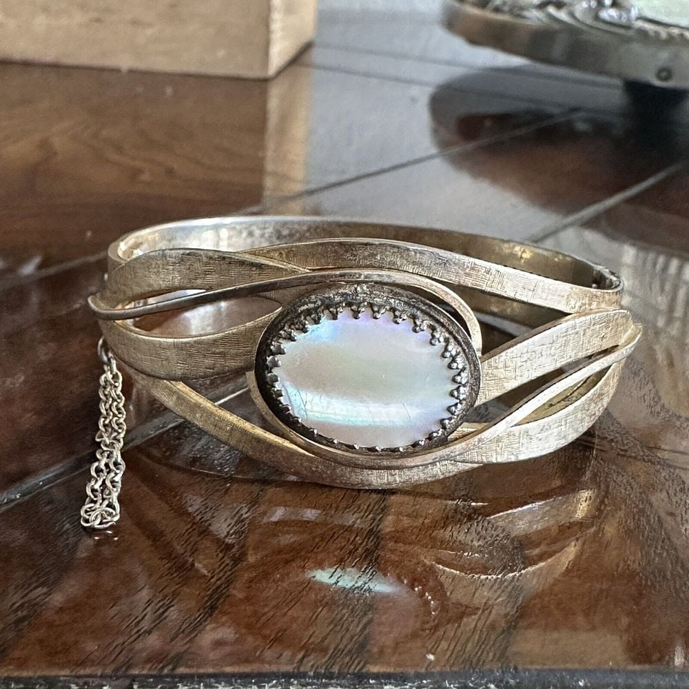 Vintage Whiting And Davis Cuff Bracelet Size 6+ Mother Of Pearl Hinged Gold Tone