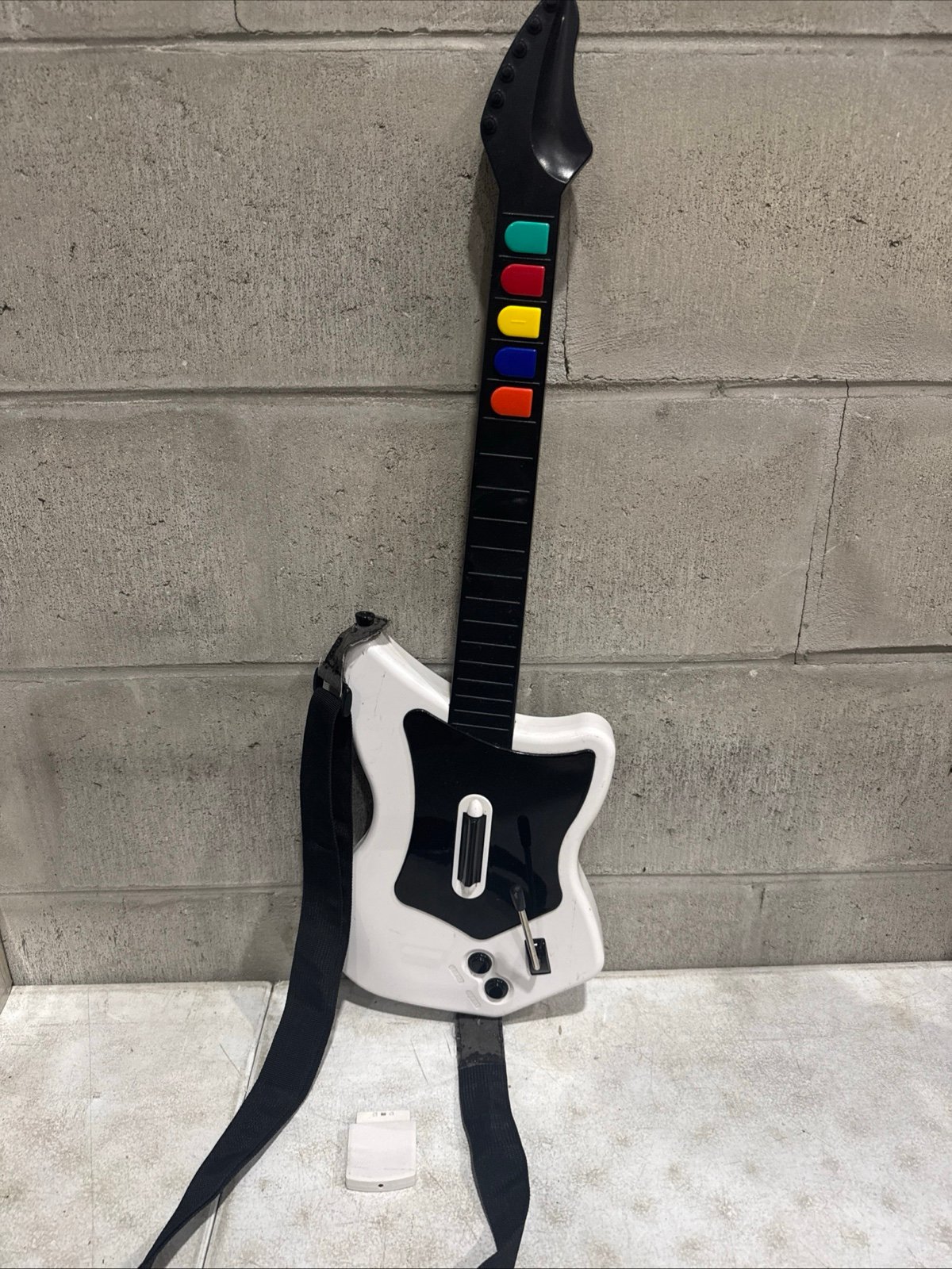 red octane Guitar Hero Wireless Guitar White 95025 For Playstation 2 PS2