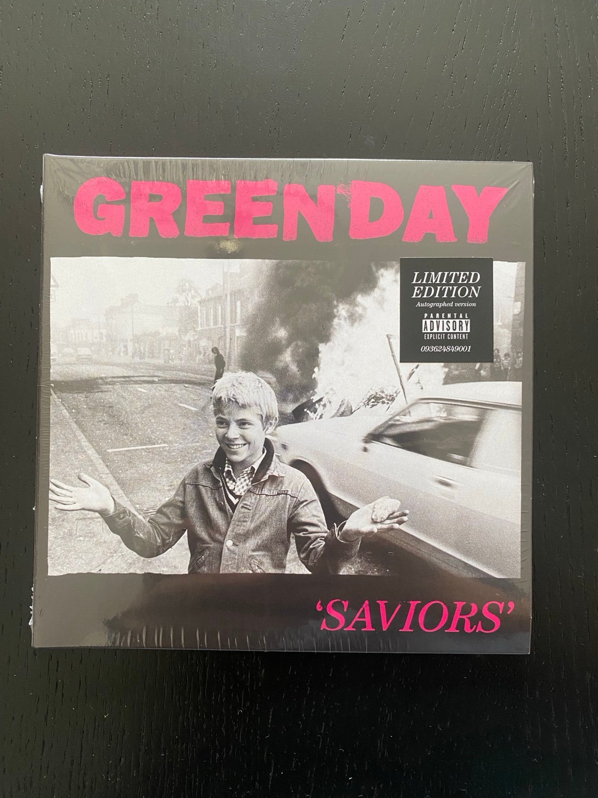 Green Day Complete Band Signed Saviors CD Autographed Limited Record Store Ed.