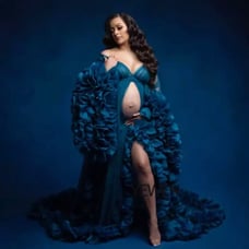 Green maternity dress for photoshoot.