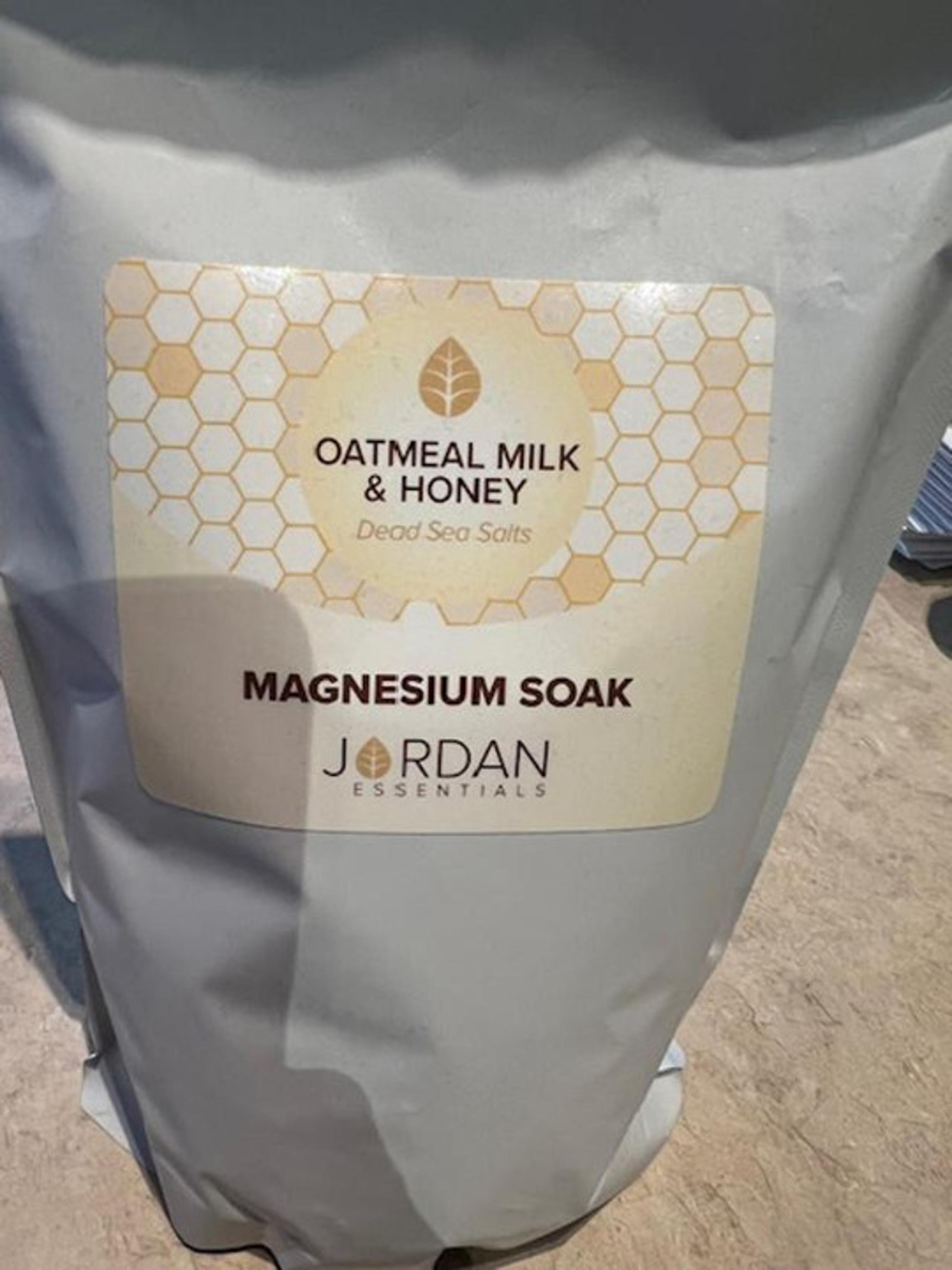 Natural Jordan Essential Dead Bath Sea Salts Magnesium Oatmeal Milk Honey 32oz