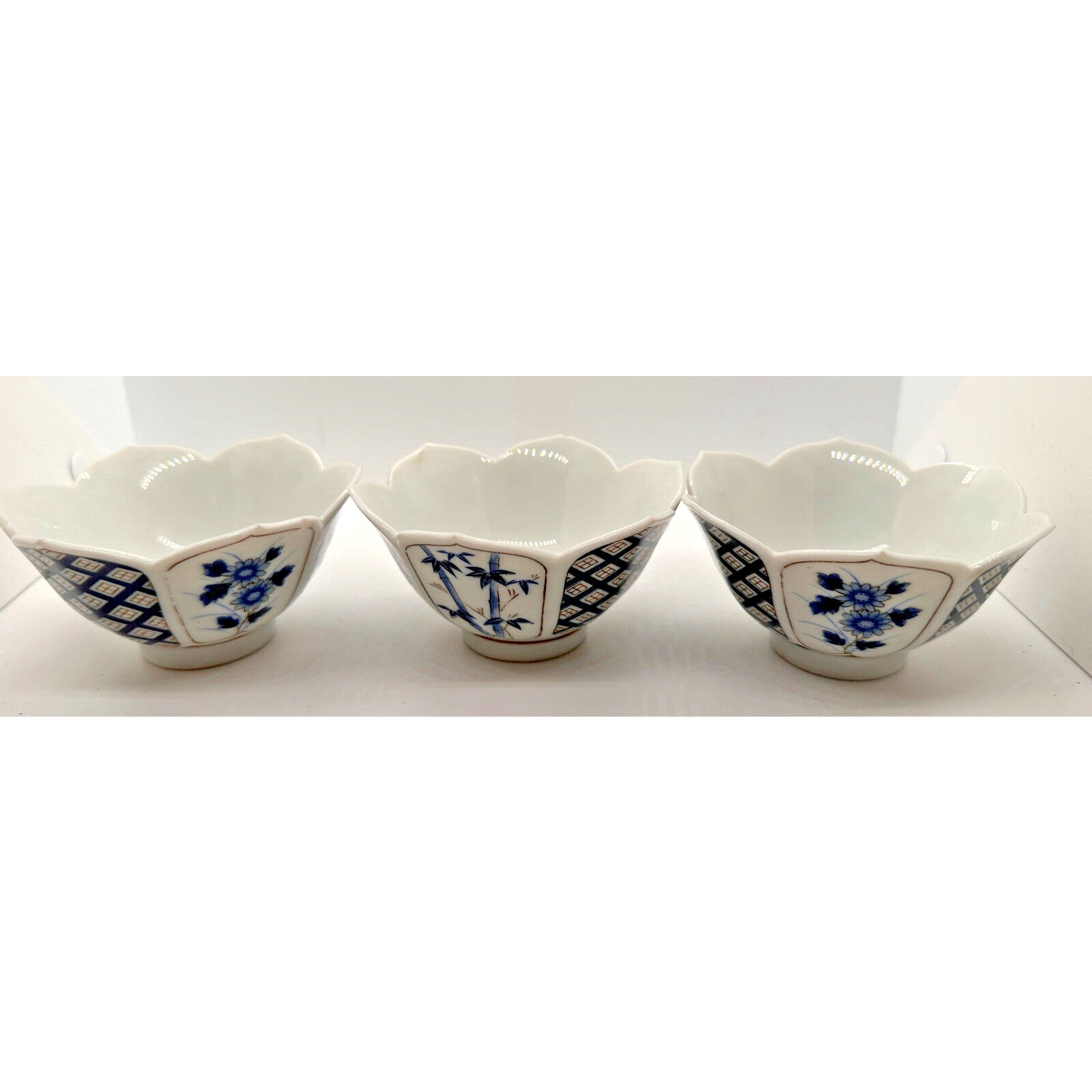 Vintage Porcelain Rice Bowls Japan Nesting Lotus Tulip Petal 4.5 lot of 3