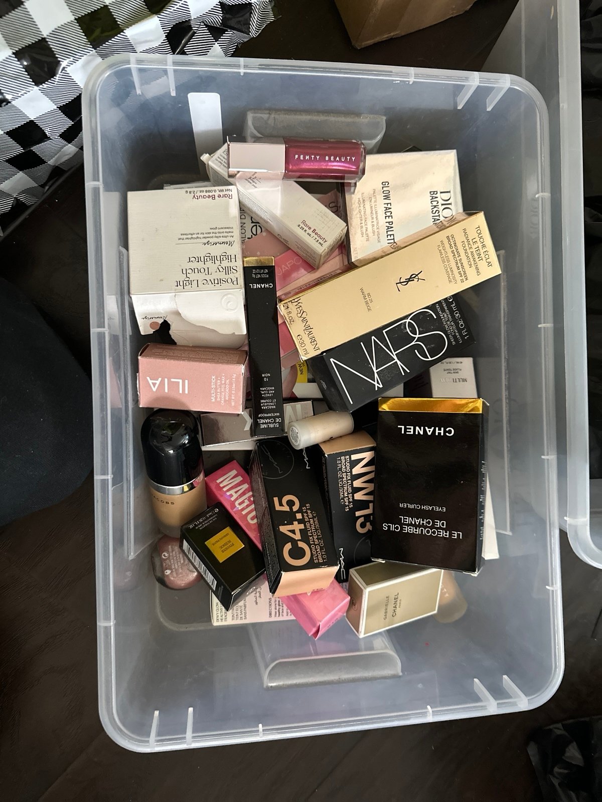 High end makeup bundle 29 units