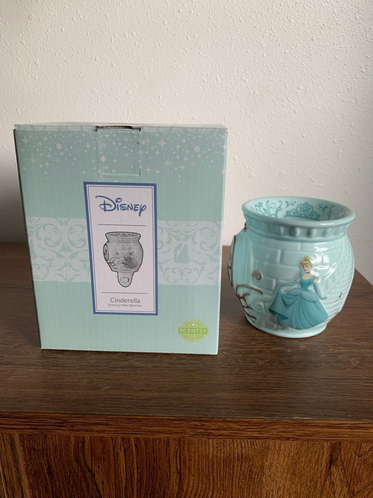 New Retired Disney Scentsy Cinderella Mini Plug-In Warmer