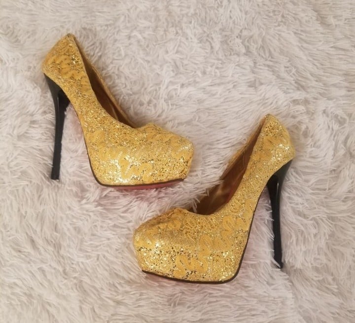 Jojo Cat Red Bottoms (SIZE 39)