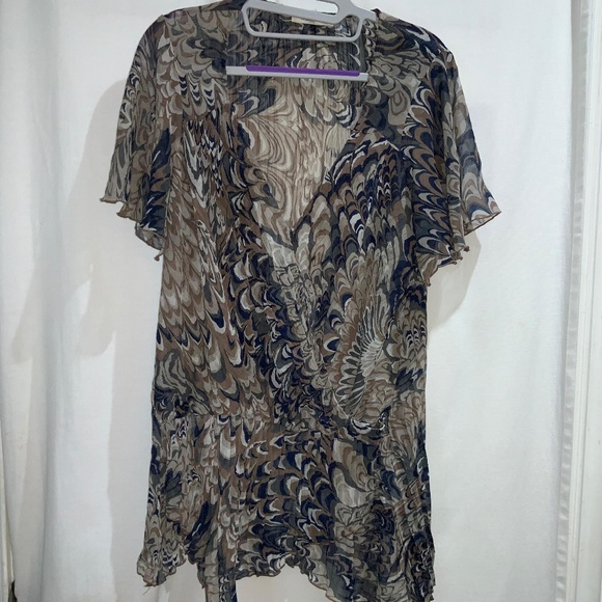 Kaelyn Max crinkle pleat faux wrap blouse Sz XL watercolor print flutter…