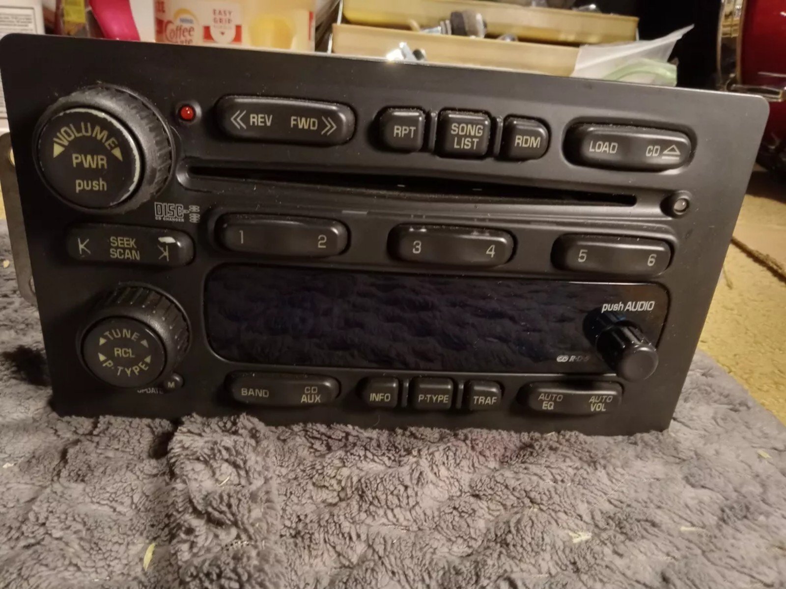 Chevrolet colorado truck radio cd player
