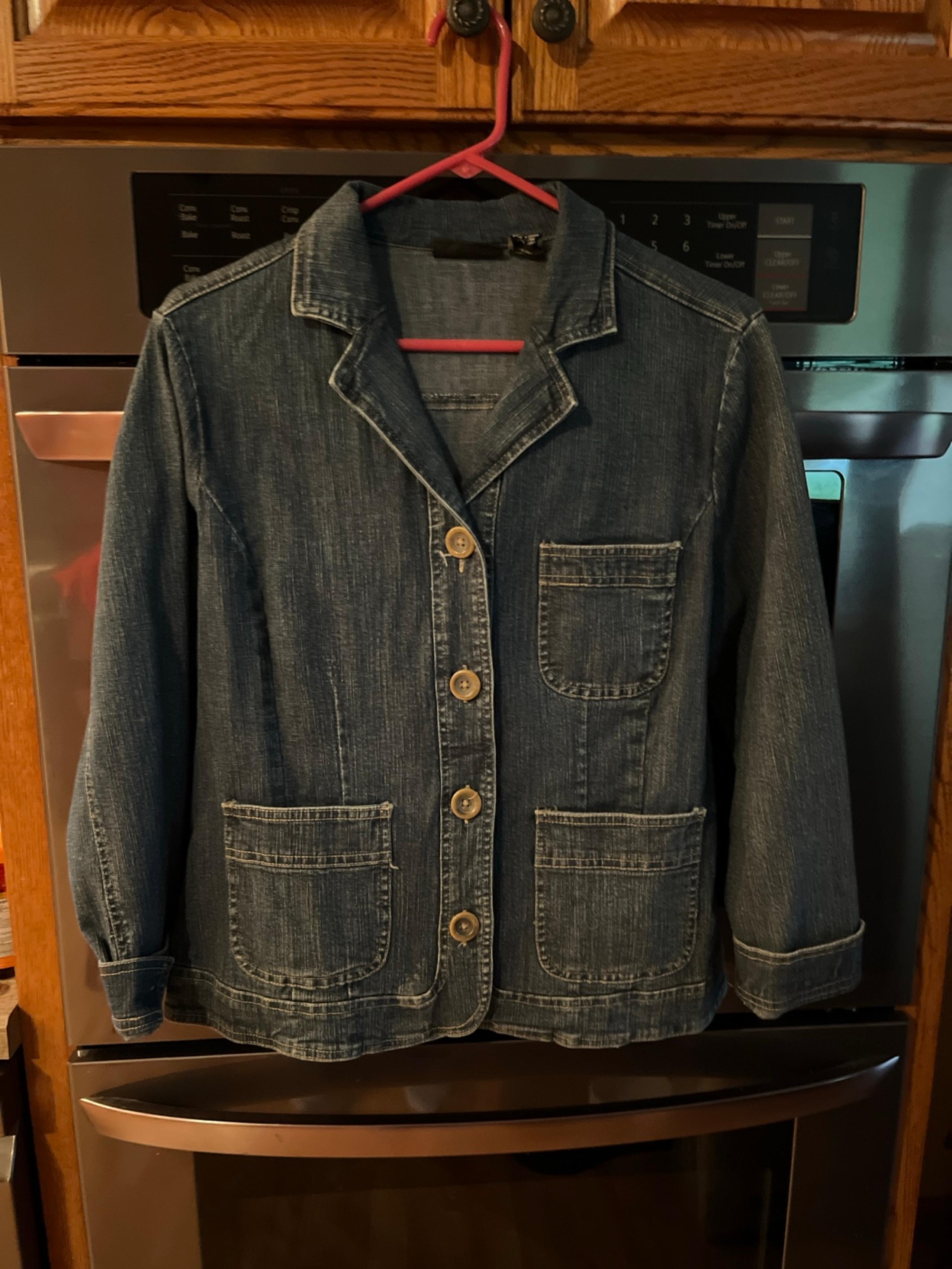 Relativity brand jeans jacket women’s size medium stretch