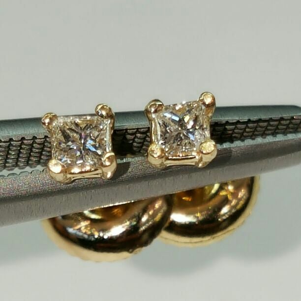 0.12 Ct diamond 14k gold stud earrings