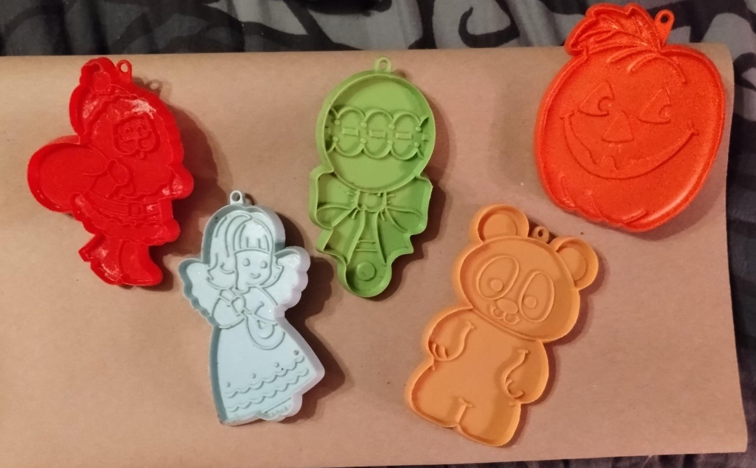 Hallmark vintage cookie cutters