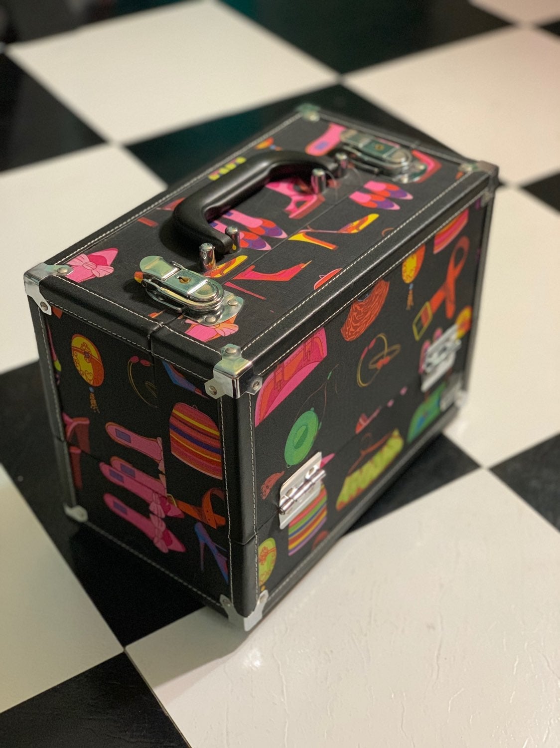Small makeup/nailpolish organizer