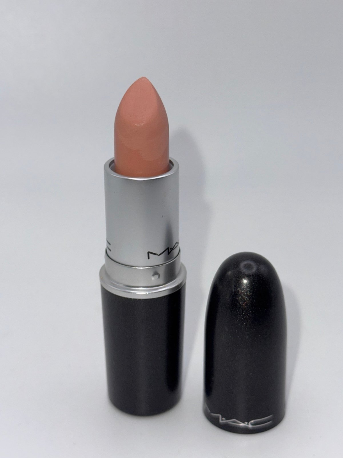 Mac satin lipstick 810 Fleshpot