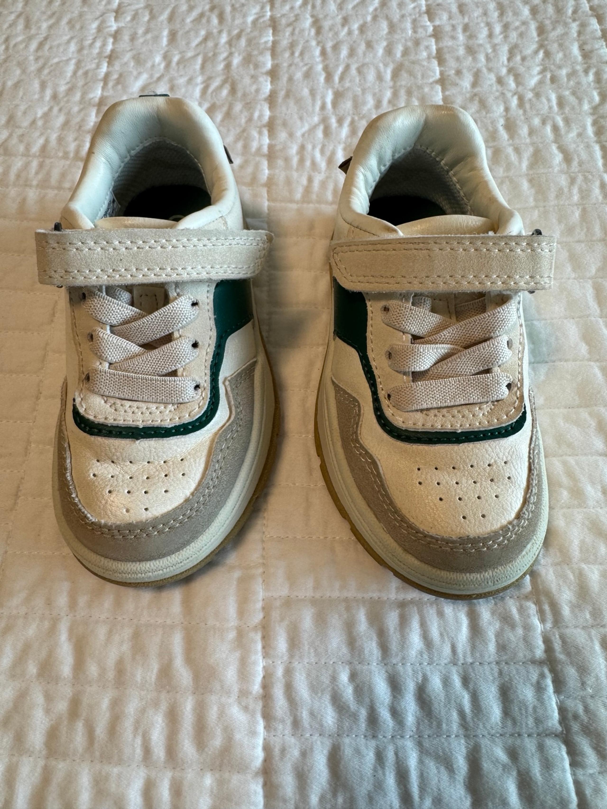 Oshkosh B’gosh toddler boy shoes