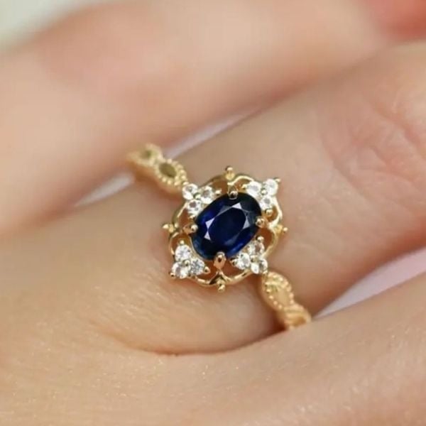 Elegant sapphire promise ring sz 5