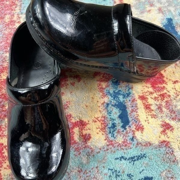 Dansko Womens Black Patent Clogs Size 38 W8