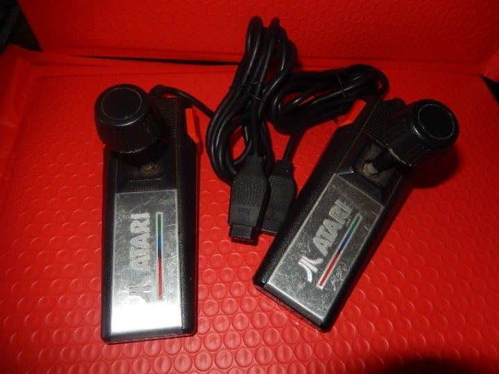 ATARI 7800 GENUINEJVINTAGE OYSTICK CONTROLLERS EXCELLENT WORKING CONDITION