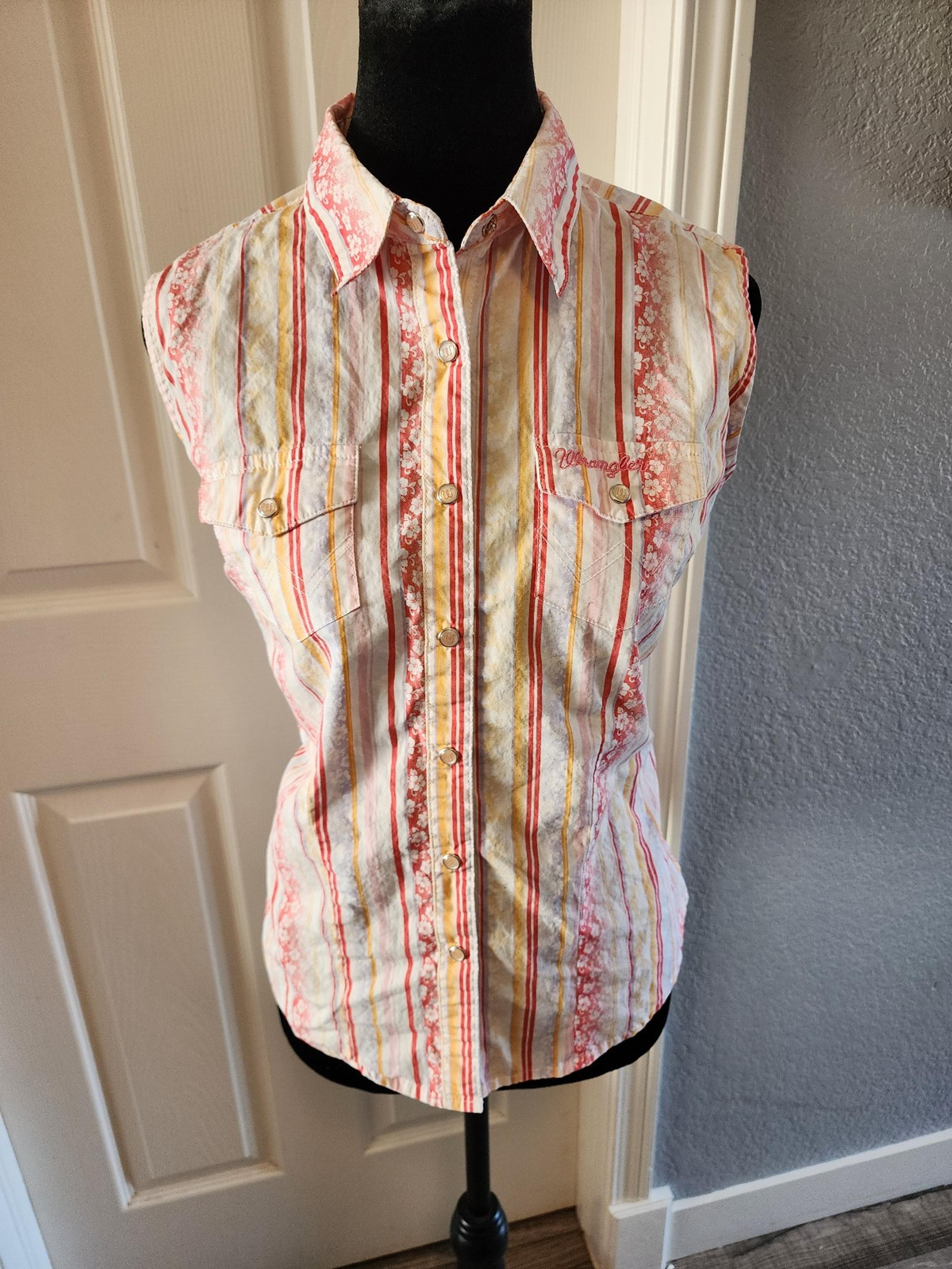 Wrangler sleeveless button down Shirt