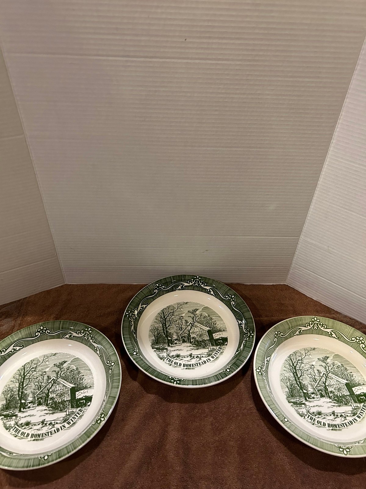 Vintage Currier and Ives. Green and white “The Old Holmestead In Winter” pie dis