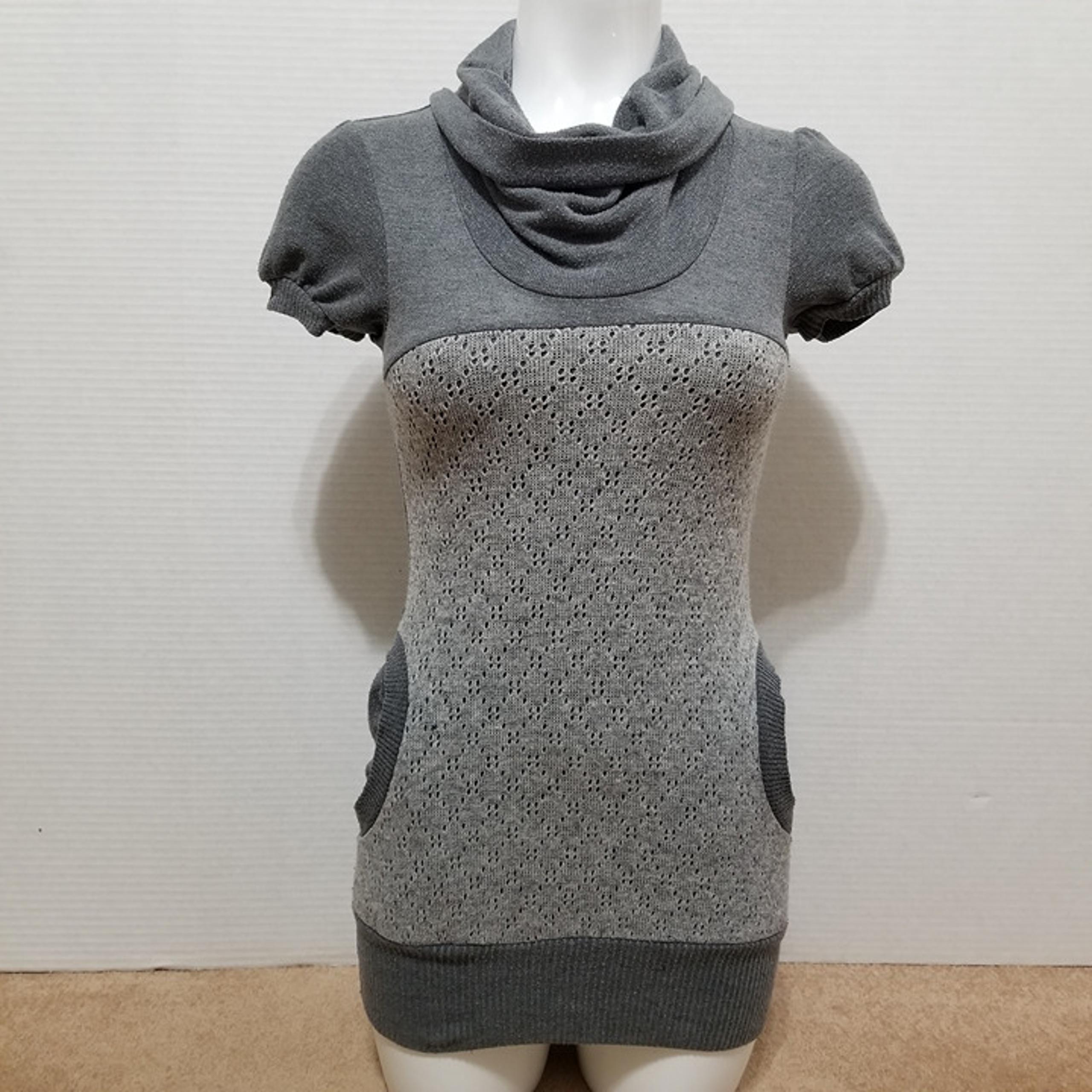 Charlotte Russe top Small knit cowl neck short sleeve tunic style pockets