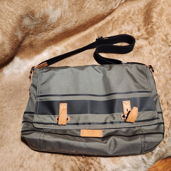 Fossil Vintage Messenger Bag Olive Green Canvas & Leather Accents Tote Retro Wor
