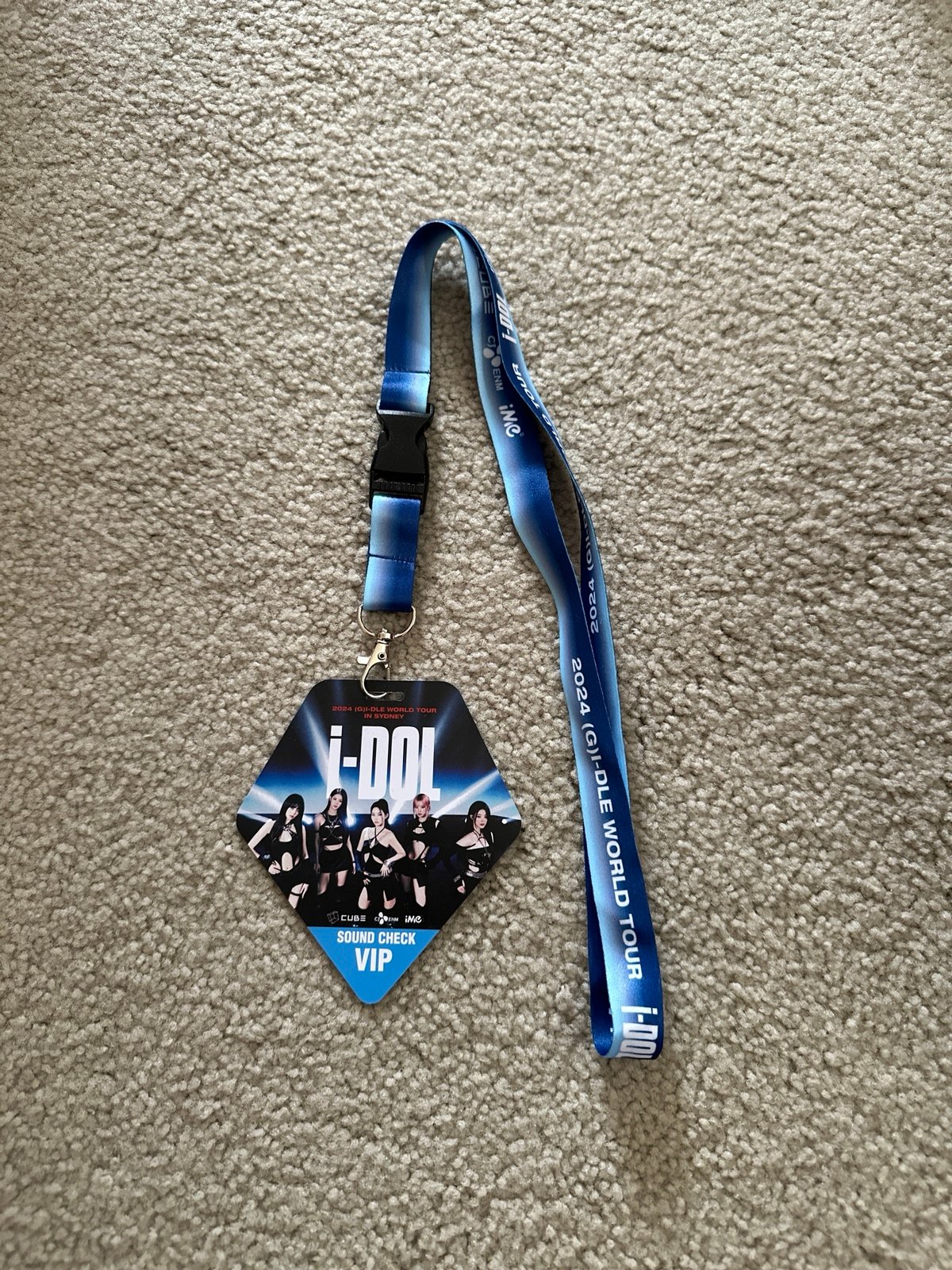 Gidle tour Lanyard