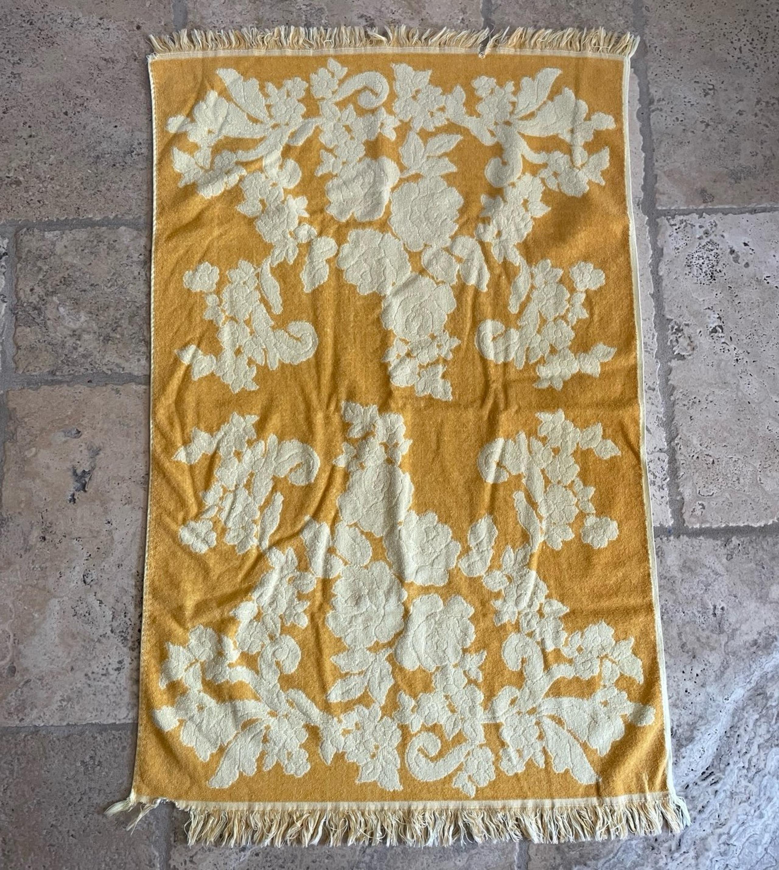Vintage Cannon Monticello Bath Towel Yellow & Gold MCM made in usa All Cotton