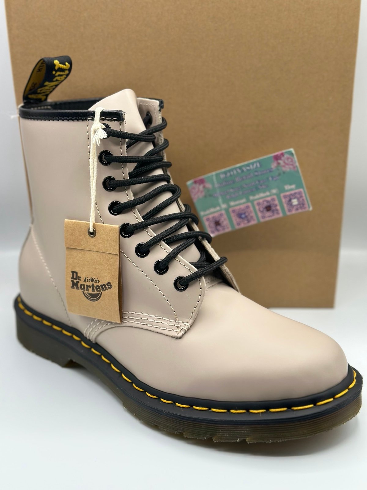 DR MARTENS 1460 SMOOTH LEATHER LACE UP BOOTS (9L/8M) NO BOX