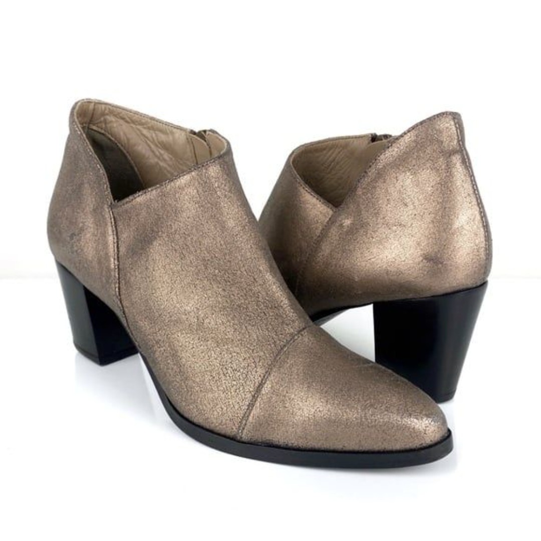 Italeau Women's Marisa Waterproof Cap Toe Ankle Bootie Metallic Bronze Size 7