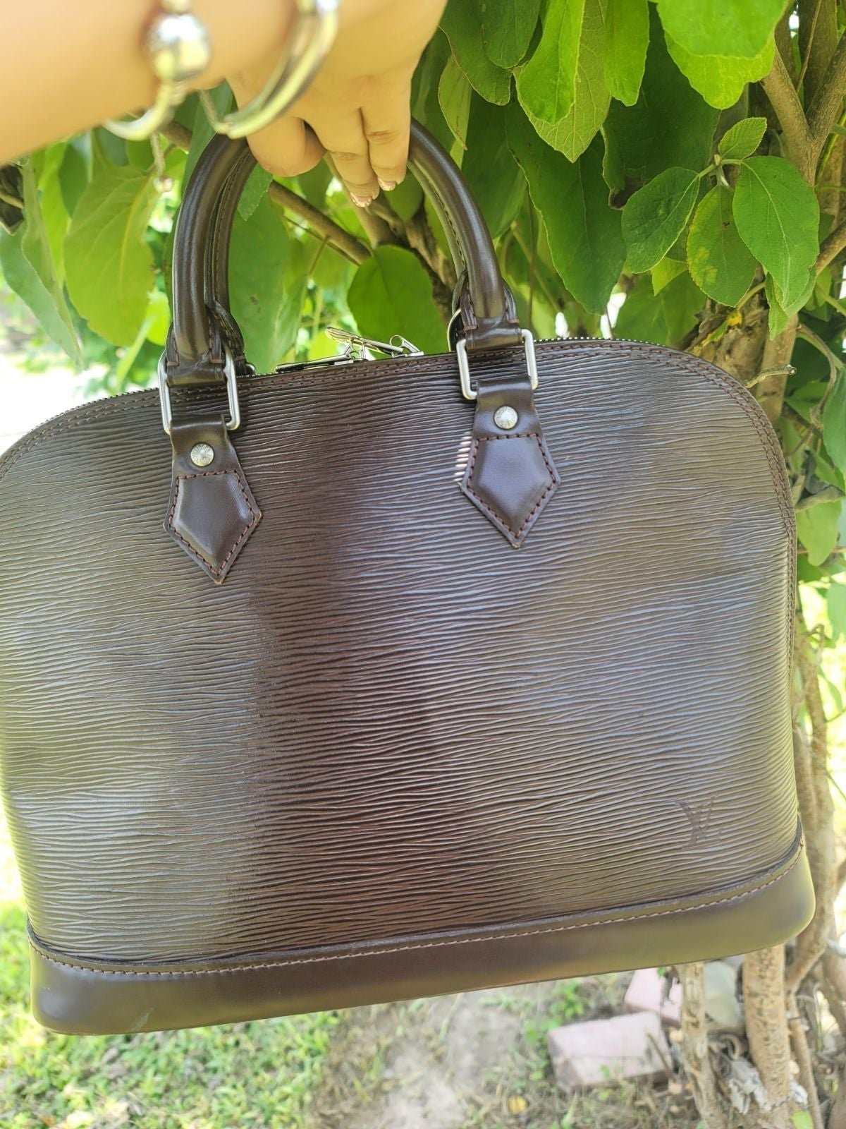 Louis Vuitton Alma Epi.