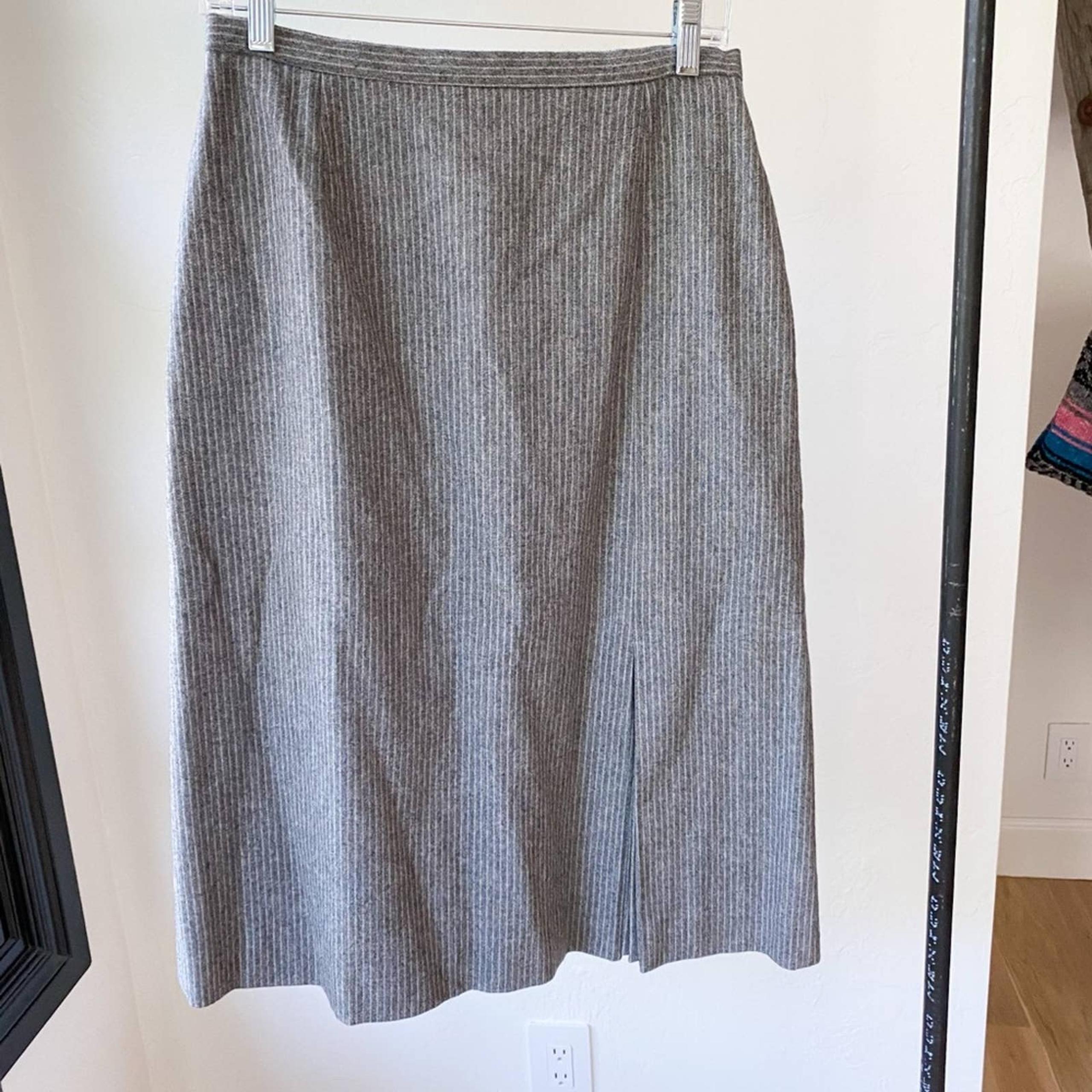 JH Collectibles Women's Vintage Grey/White Stripe Knee Length A-Line Skirt sz 14