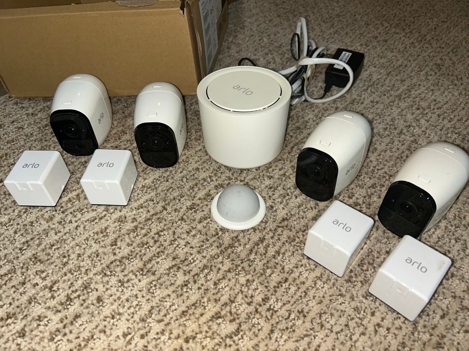 Arlo VMB3500 Base Station w/4 Arlo Pro VMC4030 Wireless Cameras + Batteries Lot