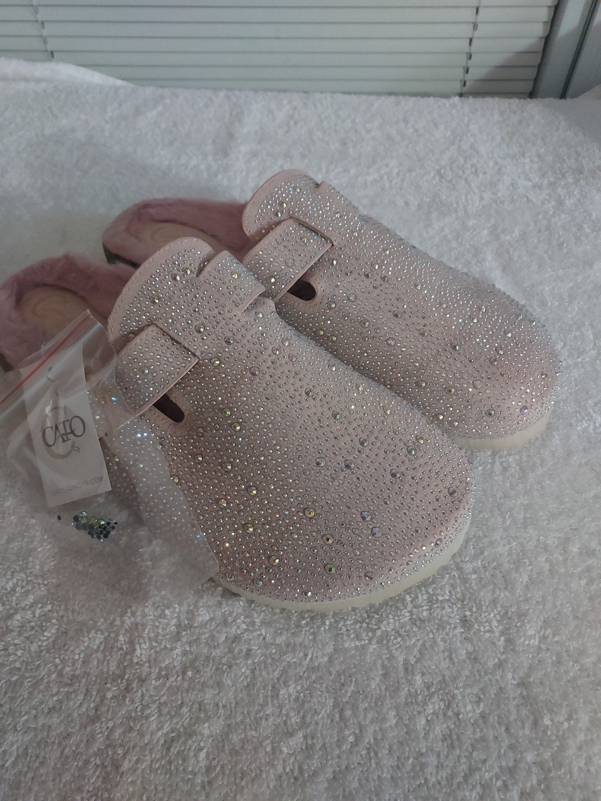 NWT WOMEN'S SIZE 10 EMBELLISHED FUR FOOTBED PINK CLOGS