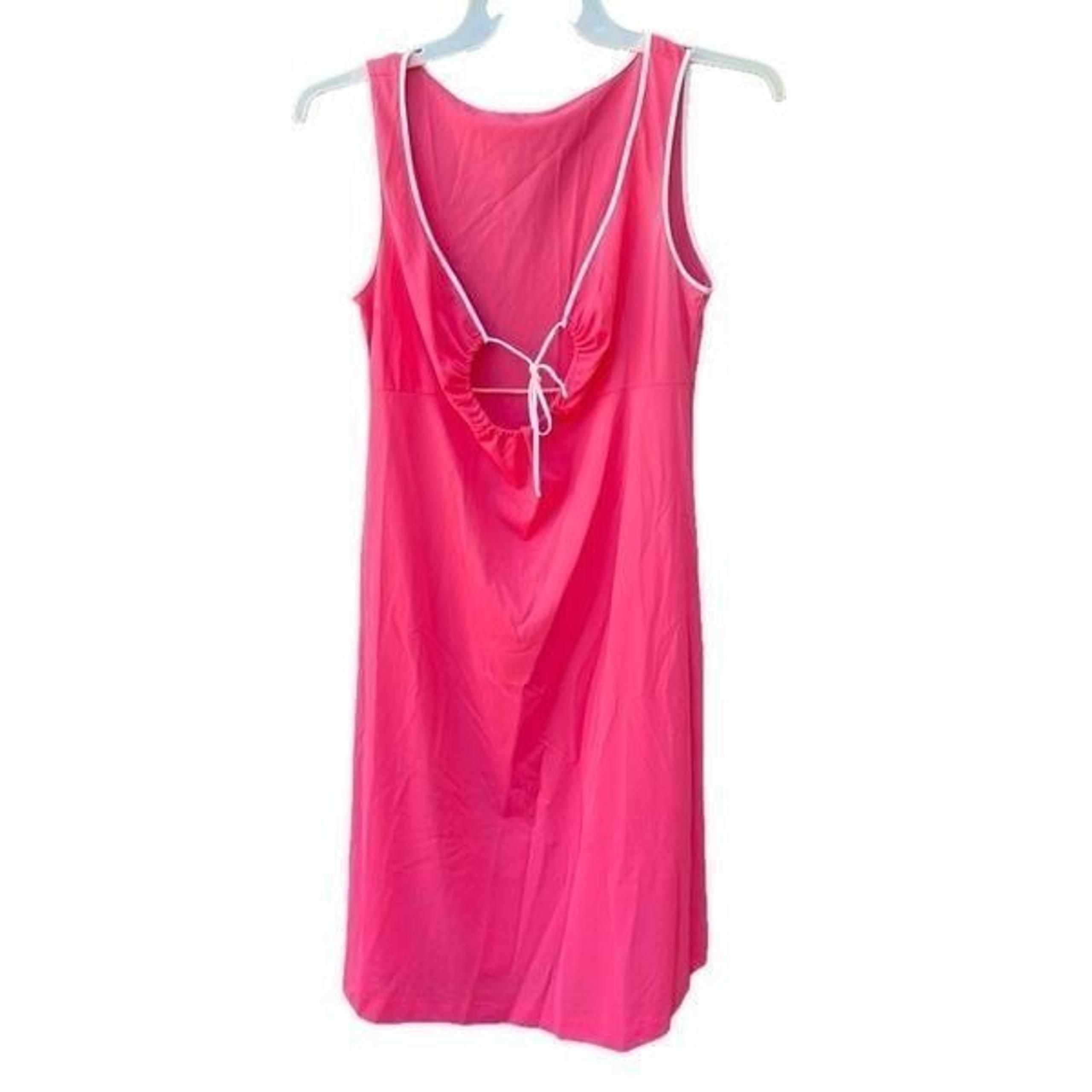 Vintage Gossard size Medium 100% nylon keyhole front nightgown.