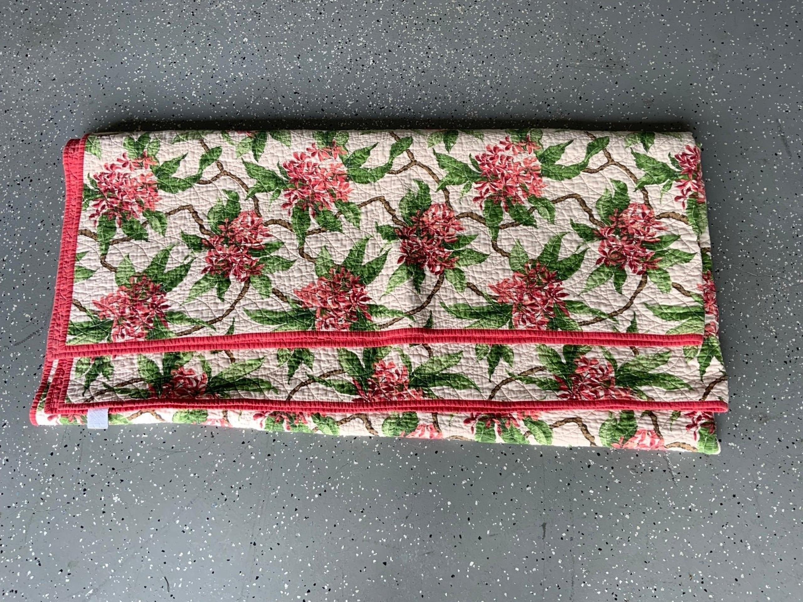 Martha Stewart Full  / Queen red floral quilt 92 x 81