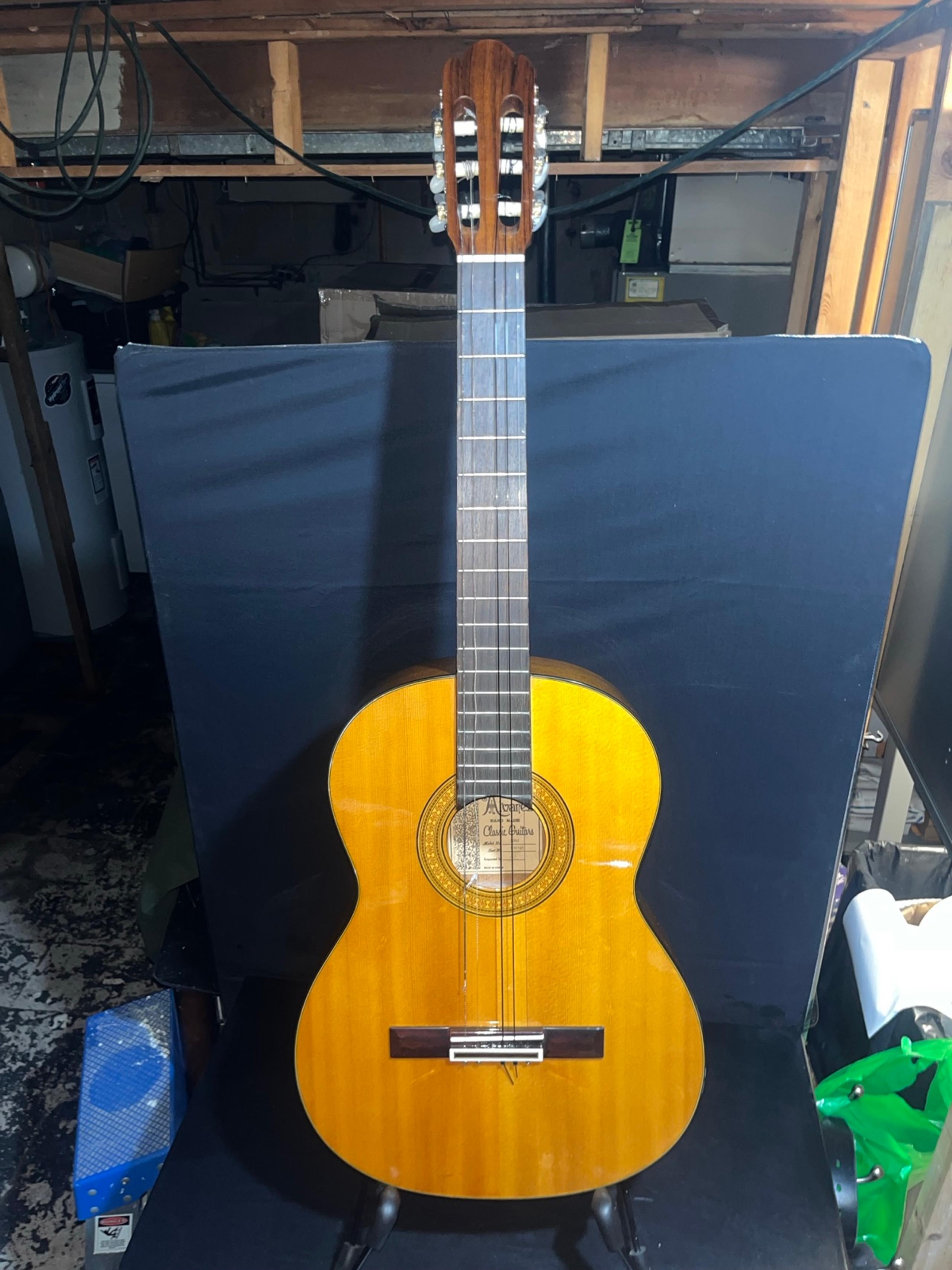 Alvarez 5002 acoustic guitar 2 broken strings