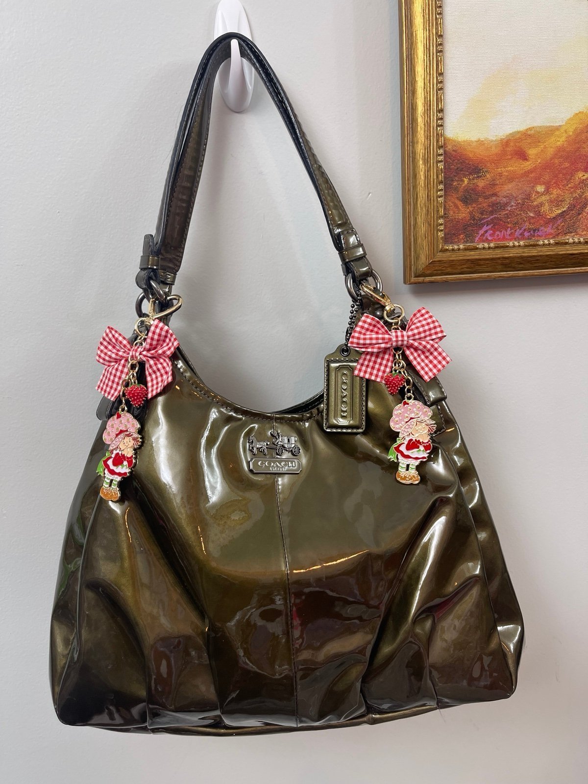 ❤️2011 Coach Green Patent Leather Shoulder Bag with strawberry shortcake charms